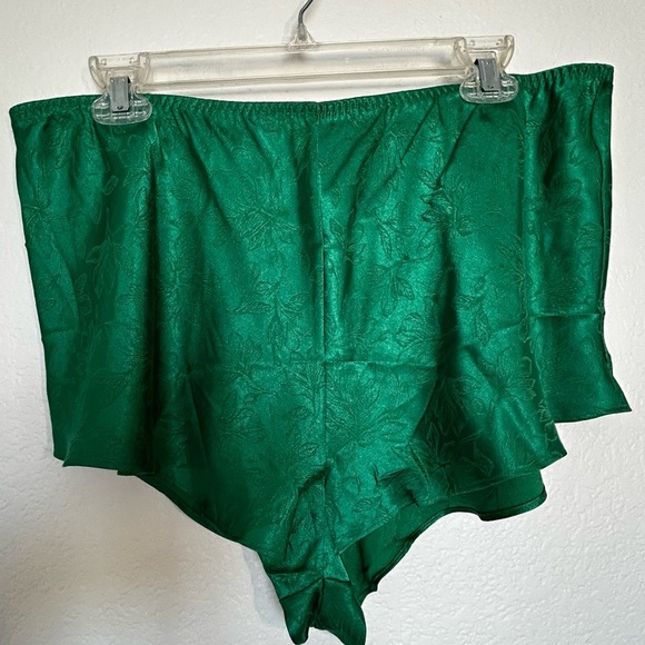 Victoria’s Secret Emerald Green Sexy Satin Breezy Flowy Pajama Shorts - Picture 1 of 8